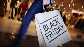 Black Friday we Wrocławiu – rabaty nawet do 70% Zakupy, LIFESTYLE - Na ten moment miłośnicy okazji czekają cały rok. Amerykańska tradycja Black Friday dotarła do Wrocławia. Już jutro (24 listopada) w Magnolia Park na klientów czekają rabaty do 70% w ponad 100 sklepach.