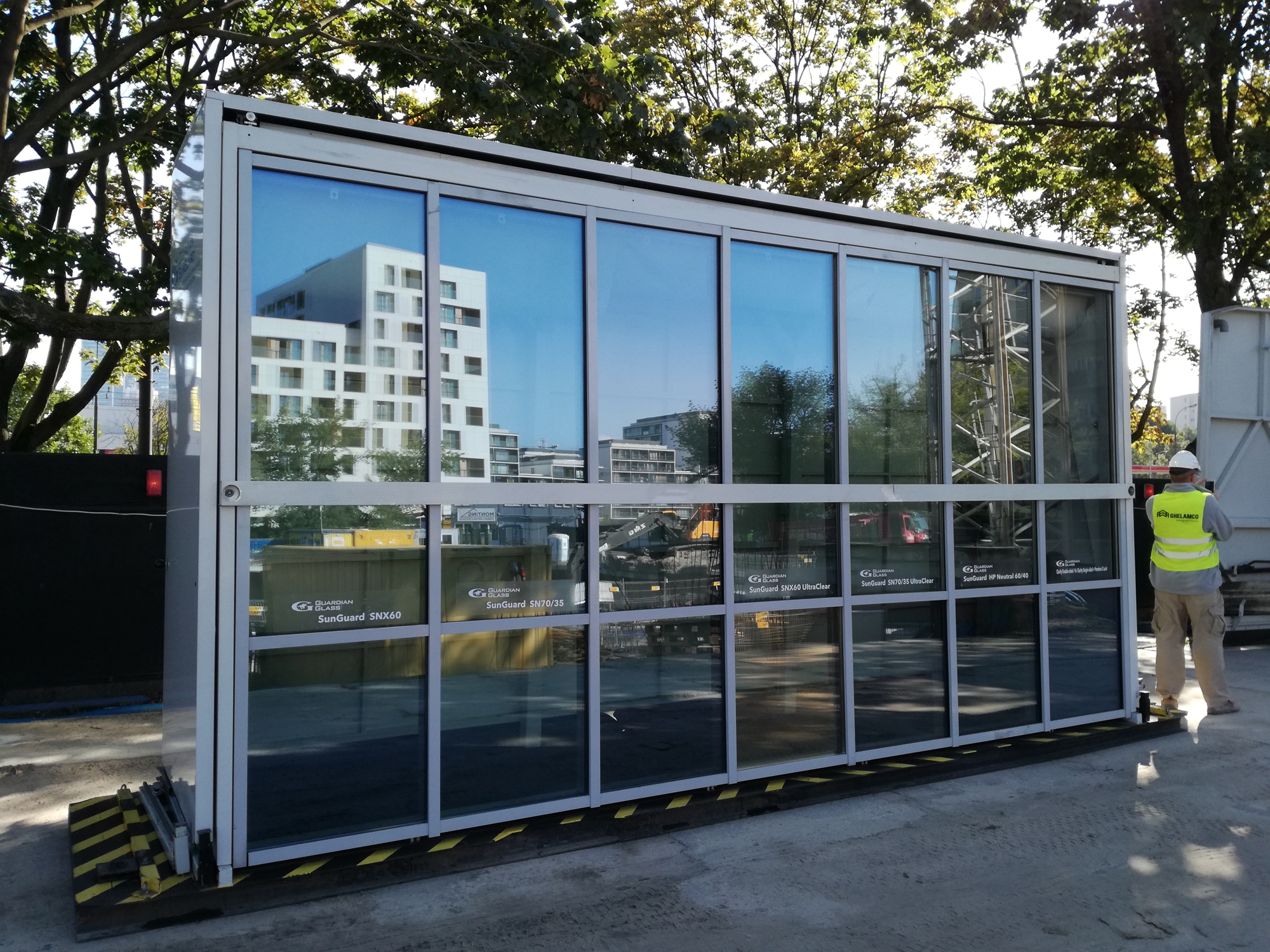 Plenerowe prezentacje szkieł architektonicznych – Guardian SunGuard® Days , Guardian - Guardian Glass, lider w produkcji szkła typu float, zorganizował niedawno cykl spotkań plenerowych, podczas których zaprezentowane zostały najnowsze produkty w ofercie firmy. Prezentacje odbyły się pięciu miastach Polski i cieszyły się ogromnym zainteresowaniem zarówno ze strony architektów, jak i partnerów biznesowych.