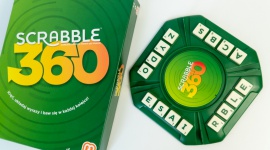 SCRABBLE 360 Zakupy, LIFESTYLE - Wersja kultowych Scrabble, w której obraca się planszę, aby zbierać płytki i układać je w czteroliterowe wyrazy.