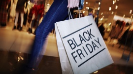 Trzydniowe promocje, czyli Black Weekend w Magnolia Park Zakupy, LIFESTYLE - Wielkimi krokami zbliża się najgorętszy dzień zakupów w roku – Black Friday. Ponad 120 sklepów w Magnolia Park zaoferuje rabaty nawet do -70 procent.