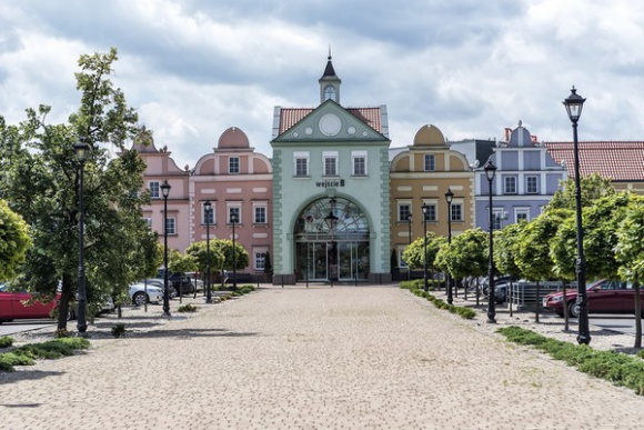 Obniżki sezonowe – czy mogą na nie liczyć także klienci outletów?