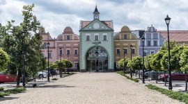 Obniżki sezonowe – czy mogą na nie liczyć także klienci outletów? Zakupy, LIFESTYLE - • Z danych przedstawionych przez Designer Outlet Warszawa wynika, że także klienci outletów chętnie korzystają z dodatkowych obniżek – w trakcie akcji Szalony Weekend sprzedaż w centrum zwiększa się o blisko 30%.