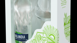 Zestawy Copa Finlandia w opakowaniach inspirowanych fińskim designem Zakupy, LIFESTYLE - Finlandia® Cranberry Vodka oraz Finlandia® Lime Vodka w zestawach z kieliszkami typu copa to doskonała propozycja dla osób, które poszukują niezwyczajnych pomysłów na letnie wieczory z przyjaciółmi i znajomymi.