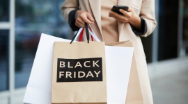 Szaleństwo zakupów podczas Black Weekend we Wrocławiu [LISTA PROMOCJI] Zakupy, LIFESTYLE - Black Friday to jeden z tych dni w roku, w którym najchętniej odwiedzamy centra handlowe. Dlaczego? Bo na klientów czekają atrakcyjne zniżki! W Magnolia Park można zrobić zakupy nawet o 80 proc. taniej!