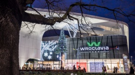 Wroclavia i świąteczny klimat w centrum miasta Zakupy, LIFESTYLE - Ożywiona atmosfera i piękne, zimowe dekoracje to elementy, które zwykle wyróżniają Wroclavię w okresie poprzedzającym święta. A od soboty 28 listopada większość sklepów w centrum znów będzie otwarta.